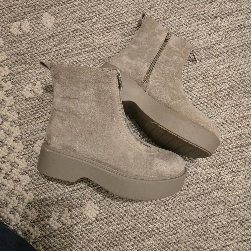 NEW Portland Boot Company Gray Suede Boots Lug Platform Style 9.5 - Picture 3 of 9